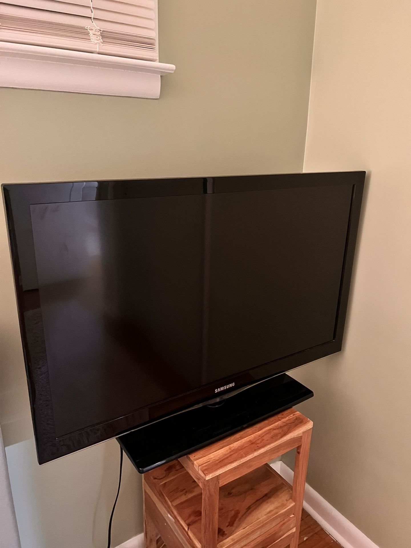 46-INCH SAMSUNG